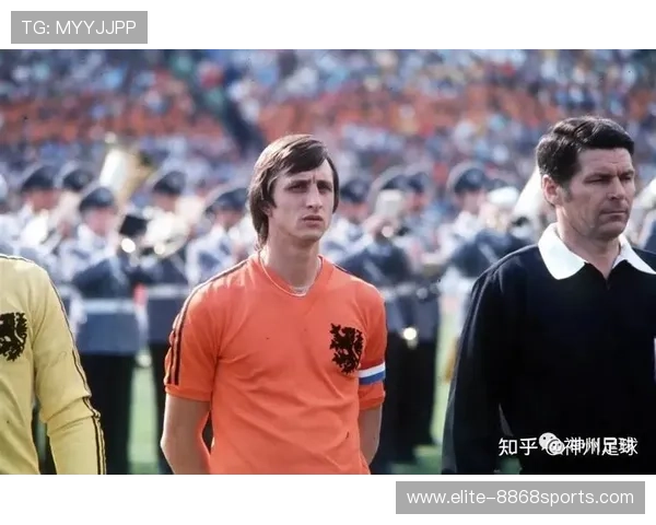 足球球星门的一天恶搞大揭秘：从训练场到厨房的奇遇记